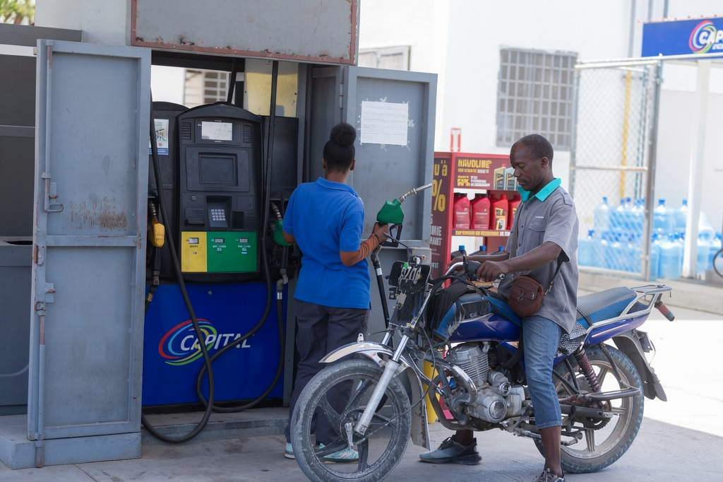 Légère baisse des prix du diesel et du kérosène à la pompe